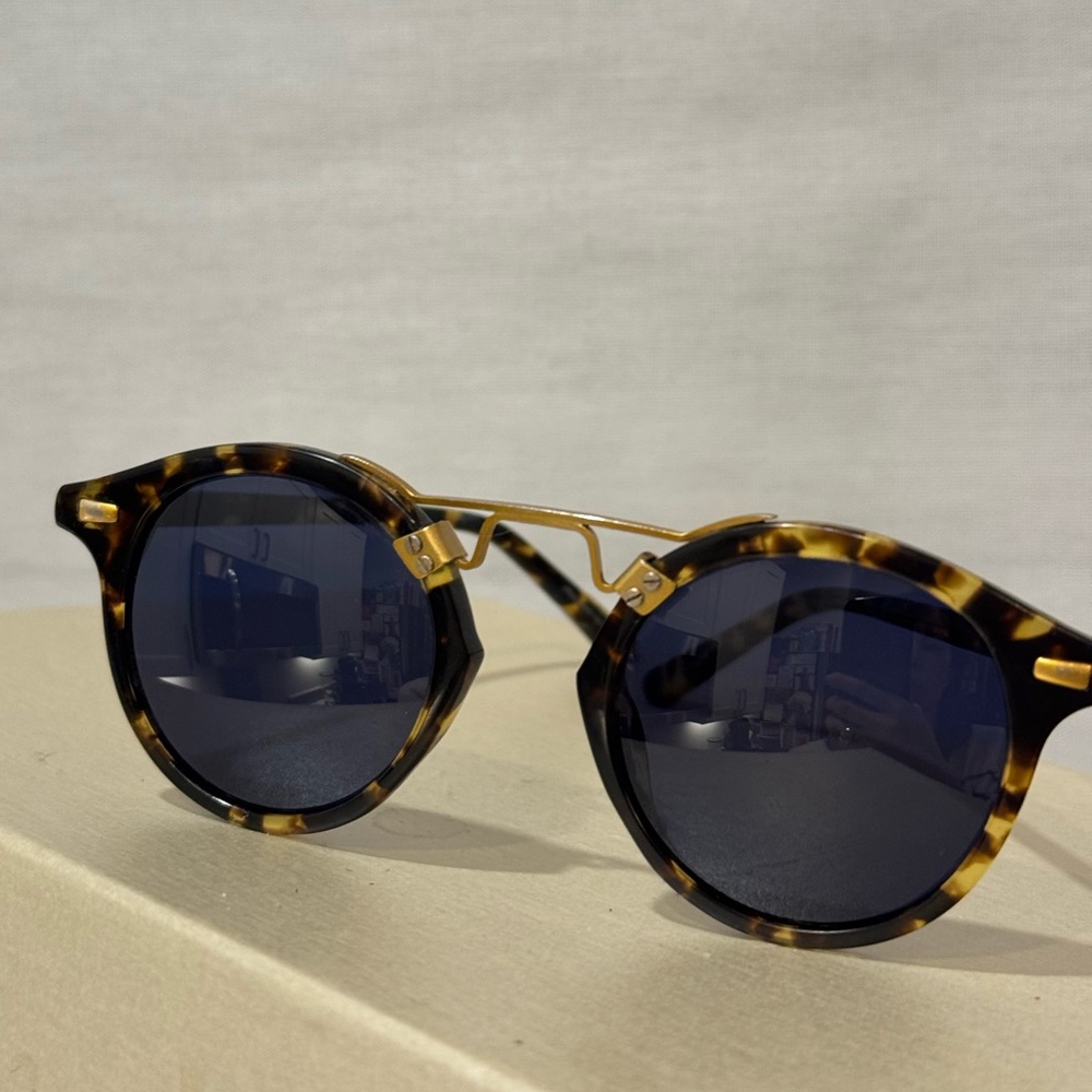 KREWE St Louis I Classic Tortoise Sunglasses with Dark Blue Lenses - Picture 4 of 10